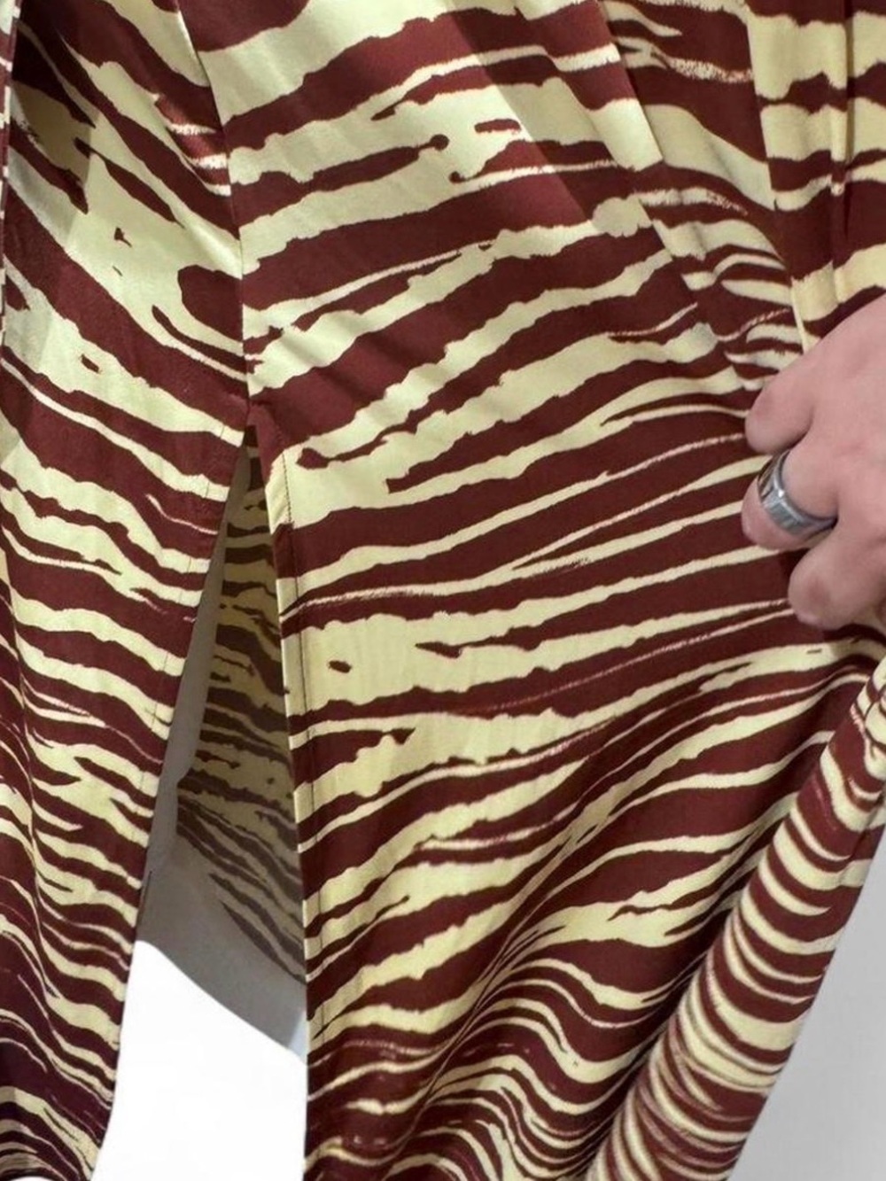 H&M Burgundy and Cream Zebra-Print Long Sleeve Maxi Dress XL - Picture 5 of 7